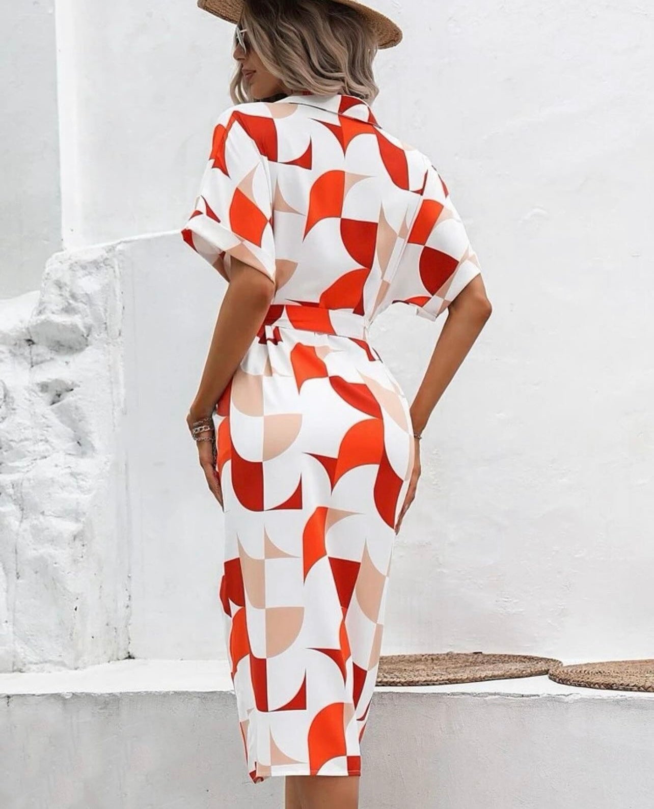 Vestido con estampado blanco y naranja